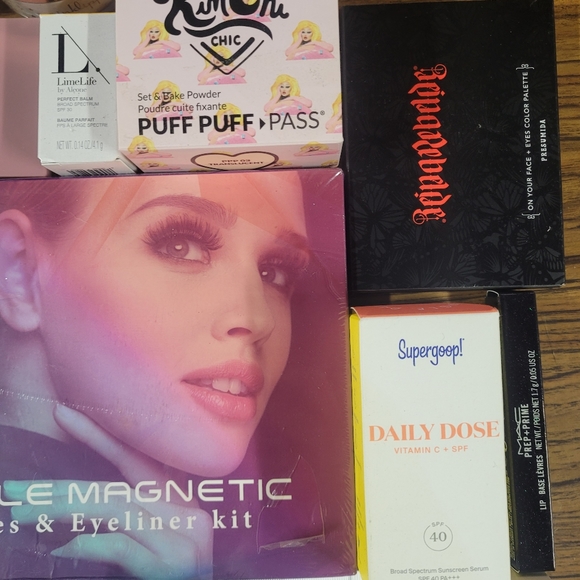 Large beauty bundle - Picture 5 of 6